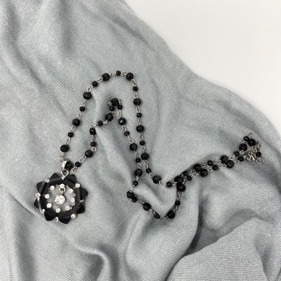 Flower Necklace - Picture 1 of 1